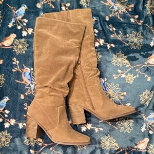 Elegant Tan Suede Heeled Boots Size 9